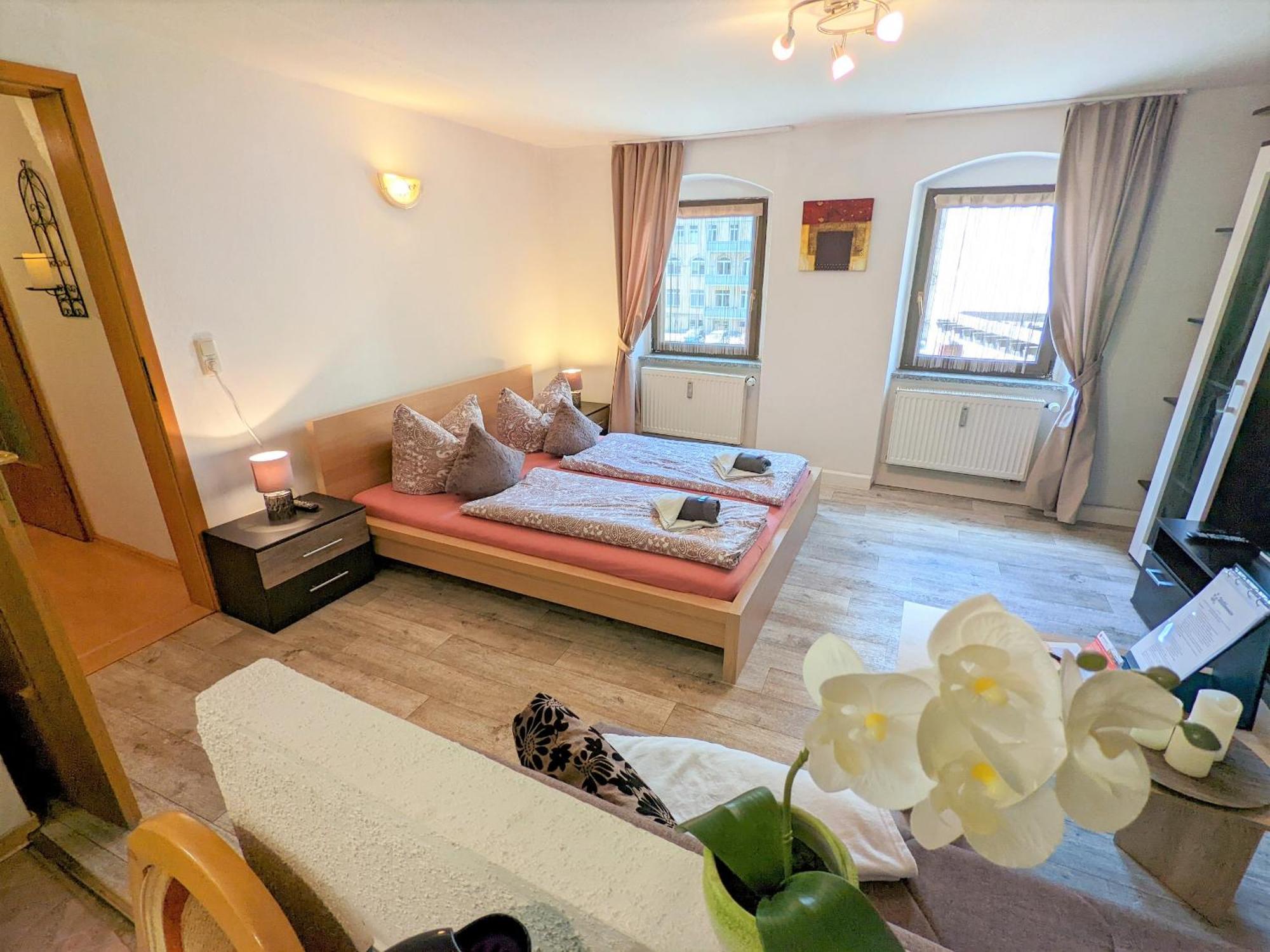 Famzi - Urlaubsmagie - Familienwohnung Mit Gemeinschaftsgarten, -Sauna & -Pool Sebnitz Extérieur photo
